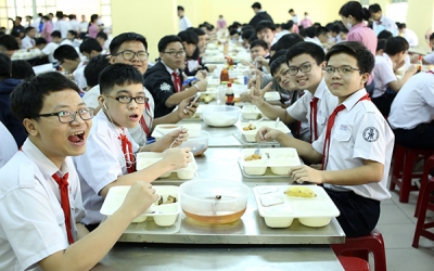 Bữa ăn học đường bảo đảm dinh dưỡng cho học sinh